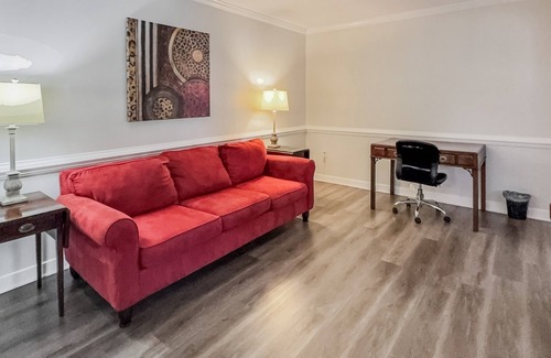Midlothian House | Perfect for Extended Stays! Fenced Yard, Pets Welcome!