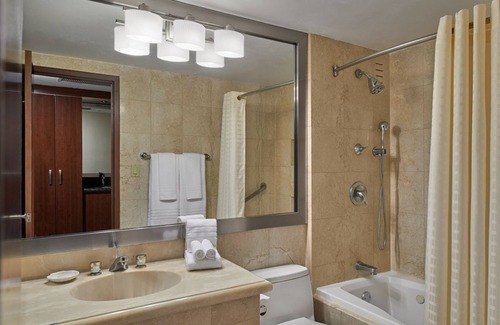 Sunny Isles Beach Hotel | Perfect for Family! Spacious Unit, Beach, Pool, Pets Allowed! Near Ocean Drive!