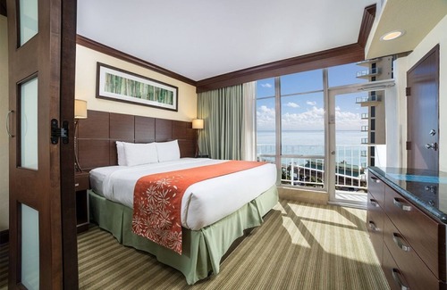 Sunny Isles Beach Hotel | Perfect for Family! Spacious Unit, Beach, Pool, Pets Allowed! Near Ocean Drive!