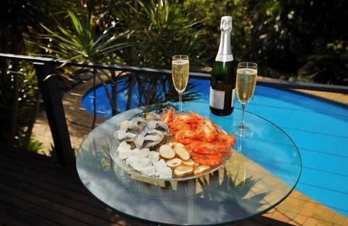 Sapphire Beach House | PERFECT FOR LARGE FAMILIES CLOSE TO BEACH AND SHOPS, ACREAGE & GAMES ROOMS