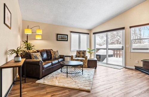 University Area Condo | Perfect for medical professionals and remote workers!