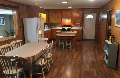 Port Royal House | Perfect for PI graduations and Lowcountry getaways, close to PI and Sands Beach.