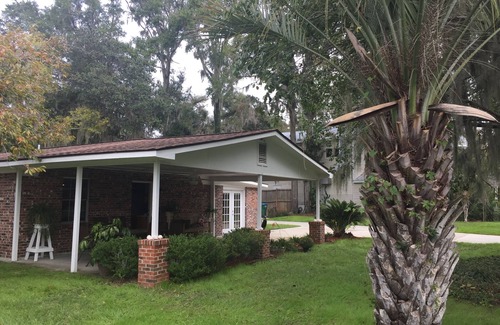 Port Royal House | Perfect for PI graduations and Lowcountry getaways, close to PI and Sands Beach.