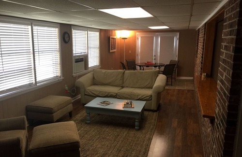 Port Royal House | Perfect for PI graduations and Lowcountry getaways, close to PI and Sands Beach.