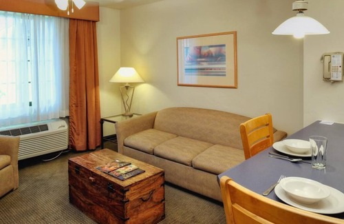 Palo Verde House | Perfect Getaway! Kitchen, Pool, Close to Pima Air Museum