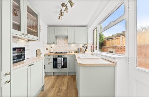 Evesham House | Perfect Home near Cotswolds - Sleeps 6