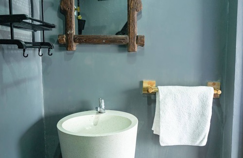Umalas Hotel | Perfect hostel with AC/Private Bathroom Close to Canggu & Seminyak