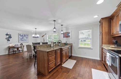 Milledgeville House | Perfect Landing, Sleeps 10, Outdoor Lake Heaven!