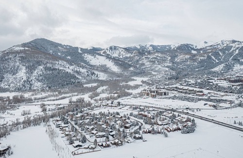 South Snyderville Basin House | Perfect of Large Group, Private Hot Tub, Year-Round Recreation! Park City Park West Village 1650