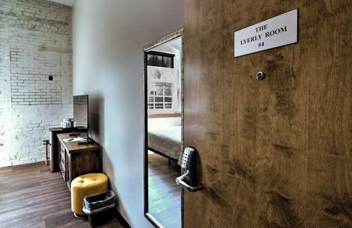 Hickory Apartment | Perfect Private King Room in the Heart of Hickory!