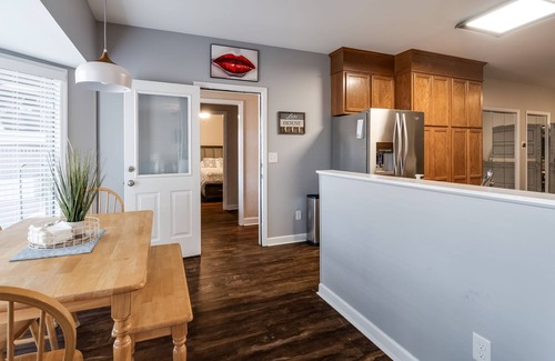 Westport House | Perfect Retreat for Large Families, Sleeps 14 - Lake Norman Paradise