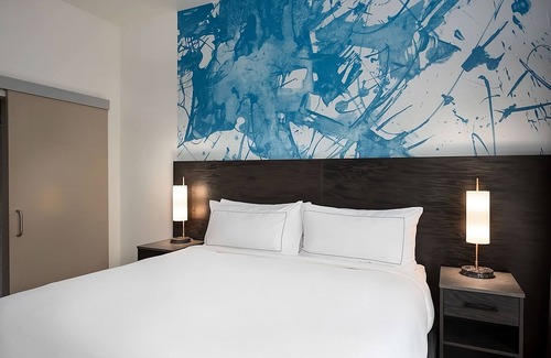 Central Area Hotel | Perfect Spot for Unwinding! 2 Spacious Units, Pets Allowed!