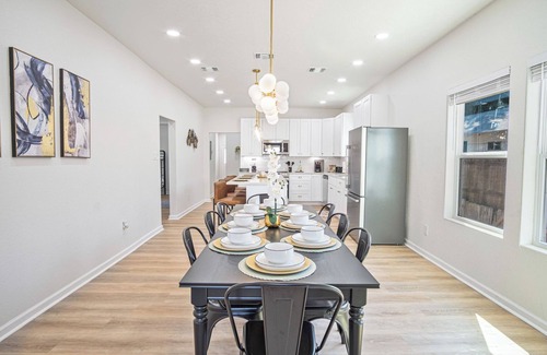 Denver Heights Cottage | Perfect Spot to Relax 4br/3ba Near Dtown Hemisfair