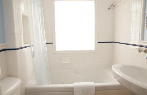 Lower State Apartment | Perfect West Beach Location! Chapala Gardens Two-Level 1BR- Unit 3