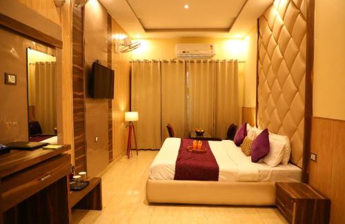 Haridwar Hotel | Perfectstayz Premium at Harkipauri Road - Ganga view rooftop cafe
