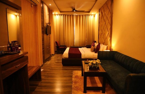 Haridwar Hotel | Perfectstayz Premium at Harkipauri Road - Ganga view rooftop cafe