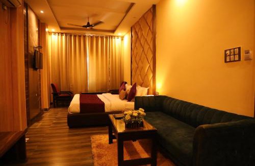 Haridwar Hotel | Perfectstayz Premium at Harkipauri Road - Ganga view rooftop cafe