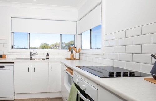 Culburra Beach Cottage | Periwinkle - Pet Friendly - 2 Mins Walk to Beach