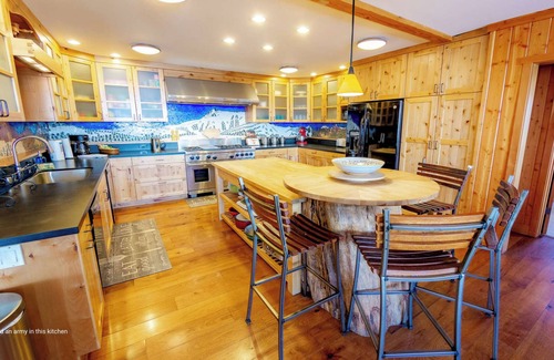 Kirkwood Ski Chalet | Perle du Bois - Ski in/Ski out 6 bedroom luxury home in Palisades at Kirkwood