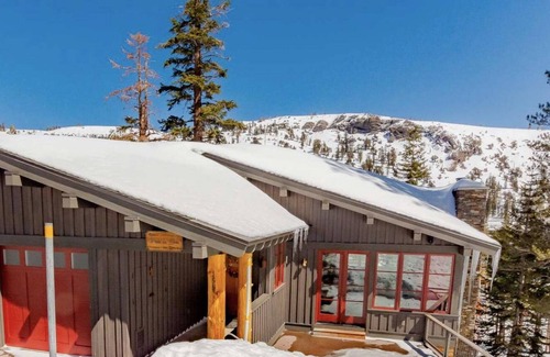 Kirkwood Ski Chalet | Perle du Bois - Ski in/Ski out 6 bedroom luxury home in Palisades at Kirkwood