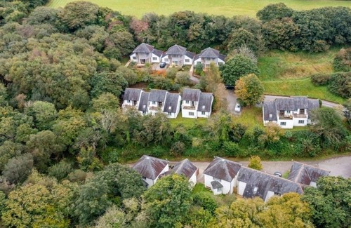 Carnon Downs Cottage | Pet free Croft Cottage