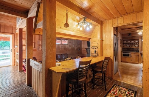 Skippers House | Pet-Friendly 3BR Lake House w/Pier and Firepit