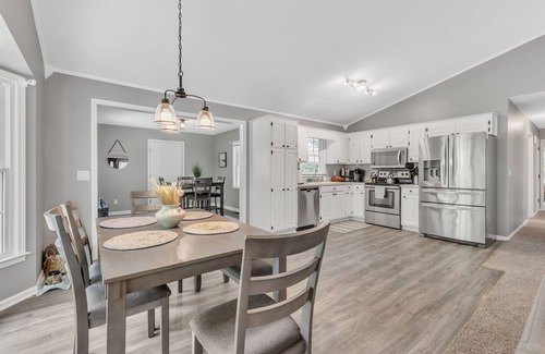 Seneca House | Pet-Friendly 5BR Getaway near Lake Keowee