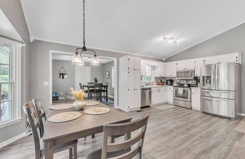 Seneca House | Pet-Friendly 5BR Getaway near Lake Keowee