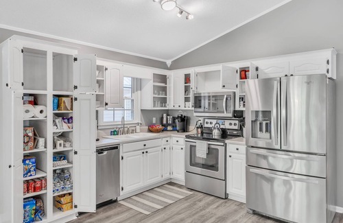 Seneca House | Pet-Friendly 5BR Getaway near Lake Keowee