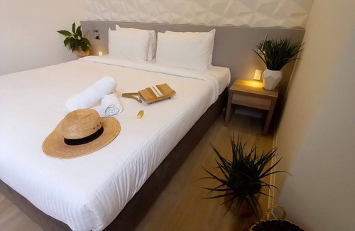 Maho Hotel | Pet-friendly Accommodation w/FREE Parking! Near Princess Juliana Airport!