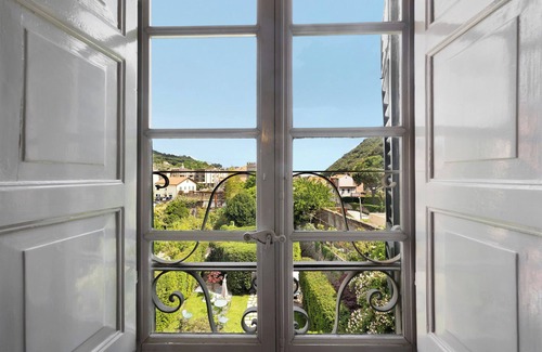 Finalborgo Apartment | Pet-Friendly Apartment Trilocale Ginevra with Mountain View, Balcony & Wi-Fi
