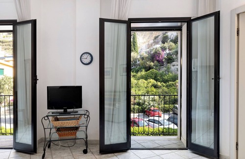 Varigotti Apartment | Pet-Friendly Apartment "13 Mehari" with Balcony & Wi-Fi