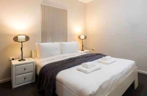 Welshpool Apartment | Pet Friendly 2BR APT with Balcony in East Vic Park