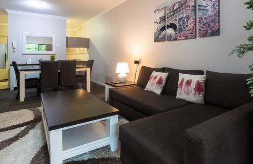 Welshpool Apartment | Pet Friendly 2BR APT with Balcony in East Vic Park