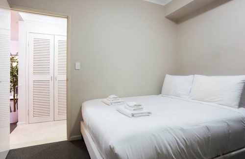 Welshpool Apartment | Pet Friendly 2BR APT with Balcony in East Vic Park