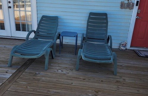 Surfside Beach House | Pet-Friendly Beach House w/Yard, Screened Porch & Walk to Beach!