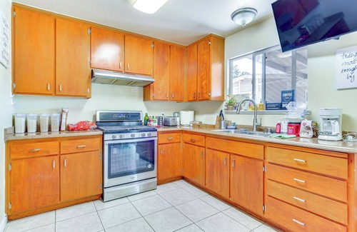 Brentwood House | Pet-Friendly Brentwood House w/Gas Grill!
