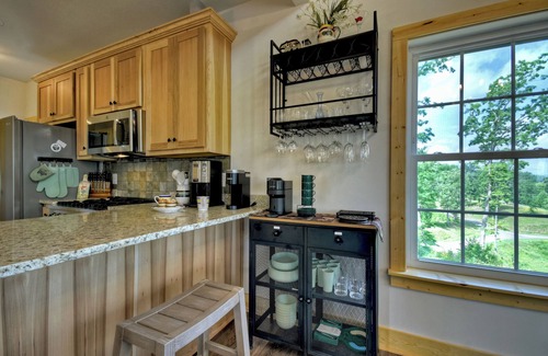 Ellijay Cabin | Pet-friendly cabin in Ellijay with a private hot tub, cozy firepit, and WiFi.