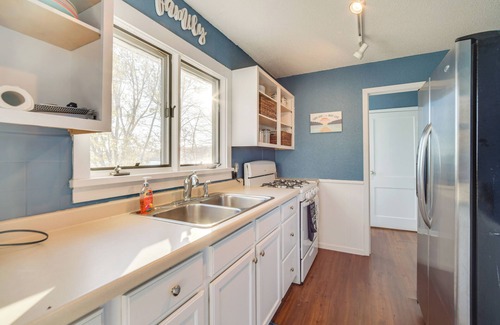 Dent Cabin | Pet-Friendly Cabin on Star Lake: Fire Pit & Grill!