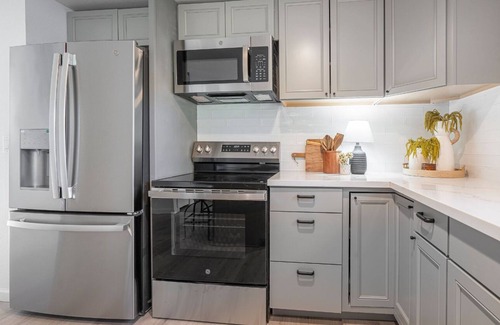 Deschutes River Woods House | Pet friendly close in on 1 Acre, 3-bedroom house with A/C in Bend + RV Hook up