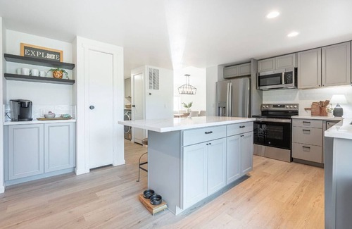 Deschutes River Woods House | Pet friendly close in on 1 Acre, 3-bedroom house with A/C in Bend + RV Hook up