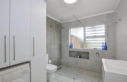 Bloubergstrand Apartment | Pet friendly & Close to Beach at 2 Saasveld