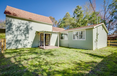 College Park House | Pet-Friendly Conroe Hideaway w/Porch & Fire Pit