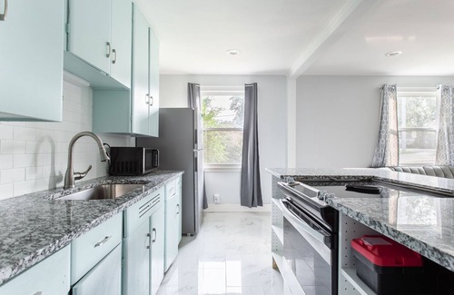 Inglewood House | Pet friendly! Cozy Patio! Home with Yard