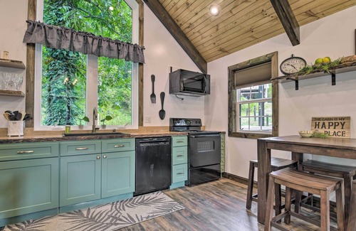 Delta Cabin | Pet-Friendly Delta Cabin w/Private Hot Tub!