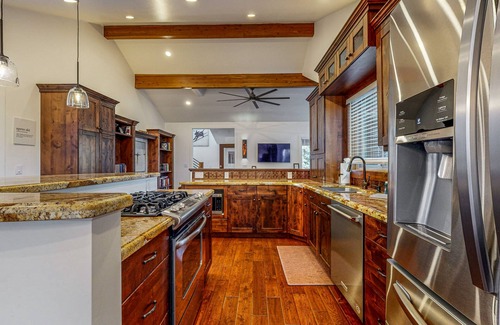 South Snyderville Basin House | Pet-friendly duplex w/mountain views, 2 en suite bedrooms, shared firepit, deck