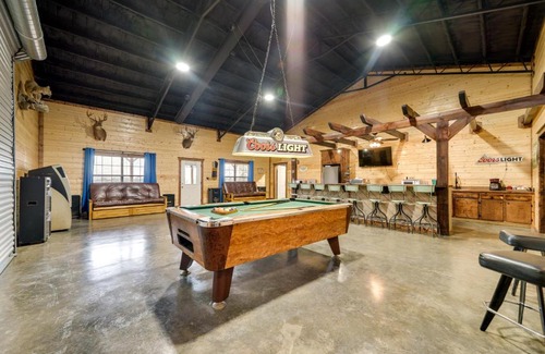Golden House | Pet-Friendly Eagletown Home about 3 Mi to Kayaking!
