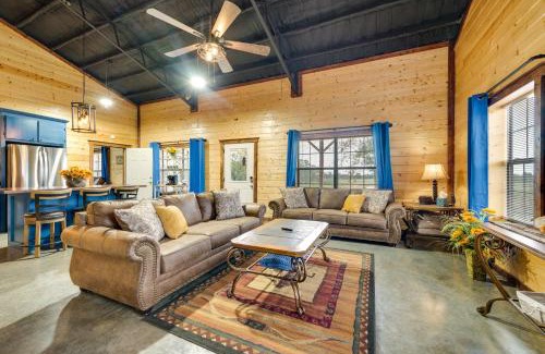 Golden House | Pet-Friendly Eagletown Home about 3 Mi to Kayaking!