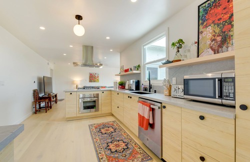 El Cerrito House | Pet-Friendly El Cerrito Home: Deck, Sauna & Views!