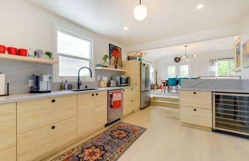El Cerrito House | Pet-Friendly El Cerrito Home: Deck, Sauna & Views!